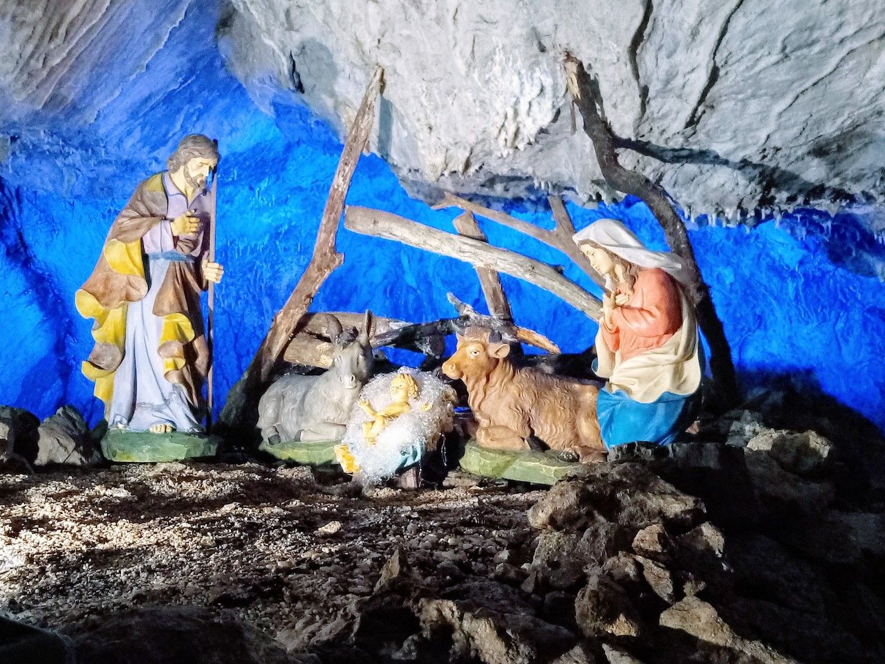 tradizioni-natalizie-presepe-grotta a Piè Lucese–Pescaglia