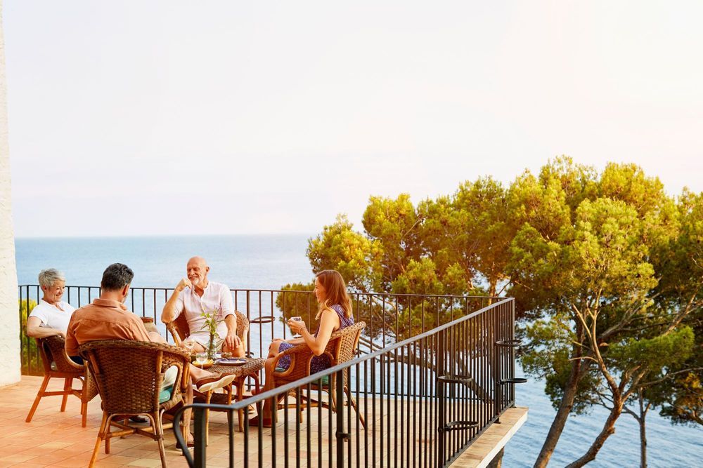 amici-famiglia-mare-aperitivo-sole-scambio-casa